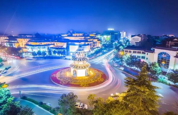 两千五百年历史的文化底蕴是扬州的城市之魂,城市之根.